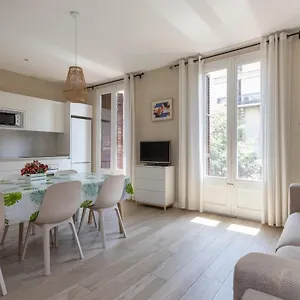 Aparteasy - Family 4-Bedroom Apartment , Barcelona España