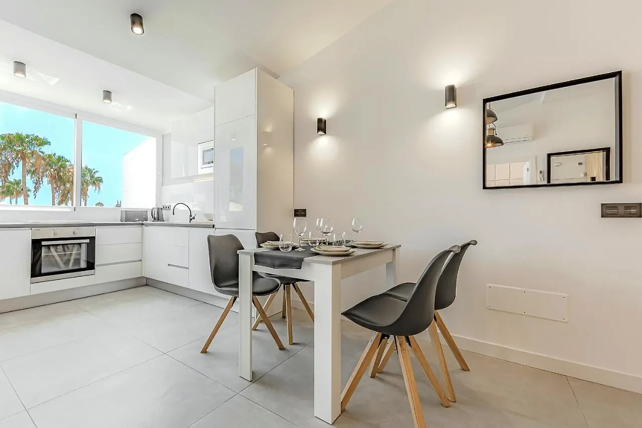 Apart Luxury Apartment In Island Village. 아데제 0*,