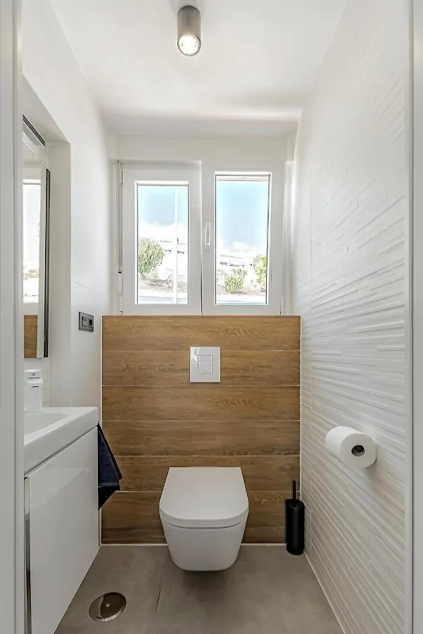 Apart Luxury Apartment In Island Village. 아데제 0*,  스페인